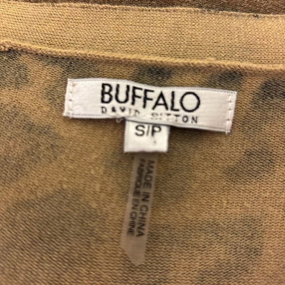 Buffalo Knit Leopard VNeck Sweater Size Small - Picture 3 of 3